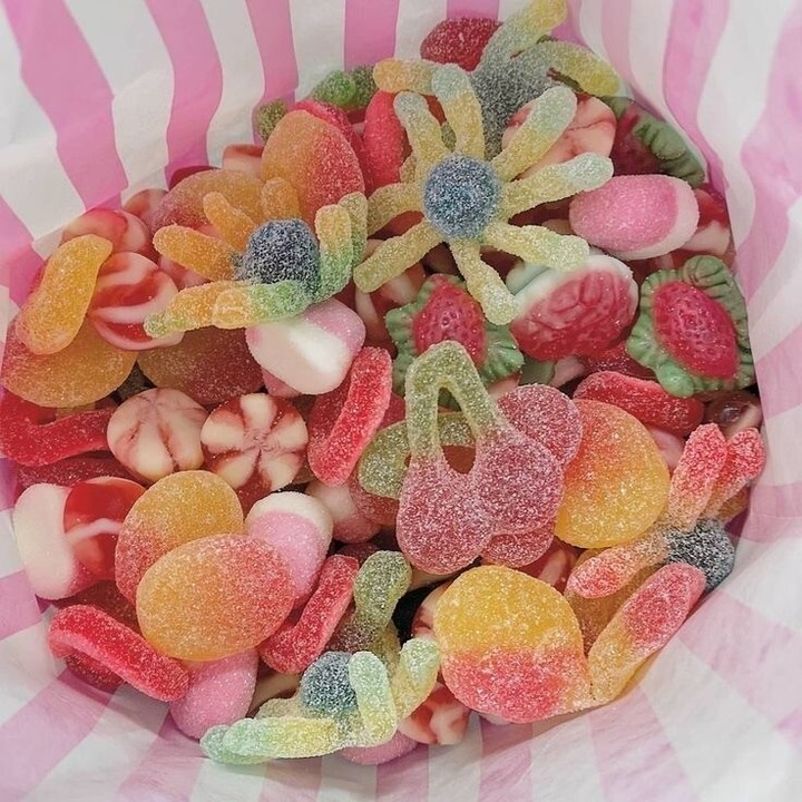 February just got a whole lot sweeter \ud83c\udf6d\u2728\n\nJoin us for a resident candy salad bar where the options are endless and the vibes are pure fun. Mix, match, and create your perfect candy combo with tons of different treats\u2014 gummies, sour favorites, and everything in between. Come enjoy and check it out in the social coworking study lounge from 2p\u20134pm! Come for the candy, stay for the laughs, and leave with a cup full of happiness \ud83d\udc96\ud83c\udf6c\ud83c\udf89